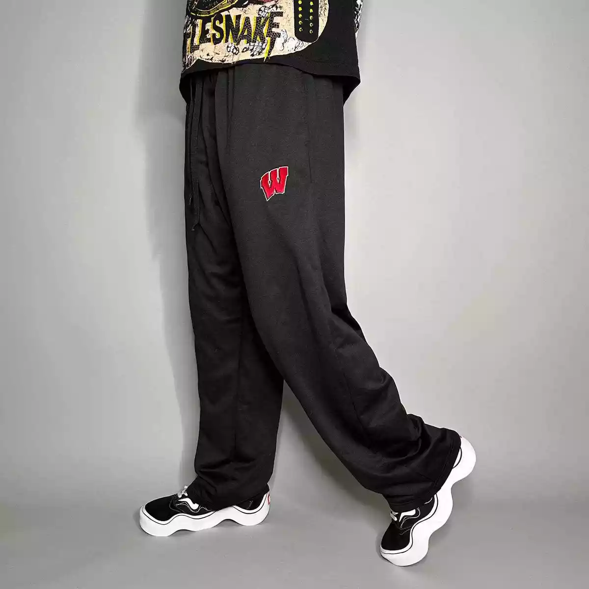 Wisconsin Badgers Sweatpants Mens XL Jet Black Polyester Baggy Fit