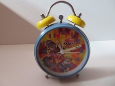 Réveil BAKUGAN. Alarme. Bleu et Jaune. à Pile. Année 2000. Vintage. Neuf