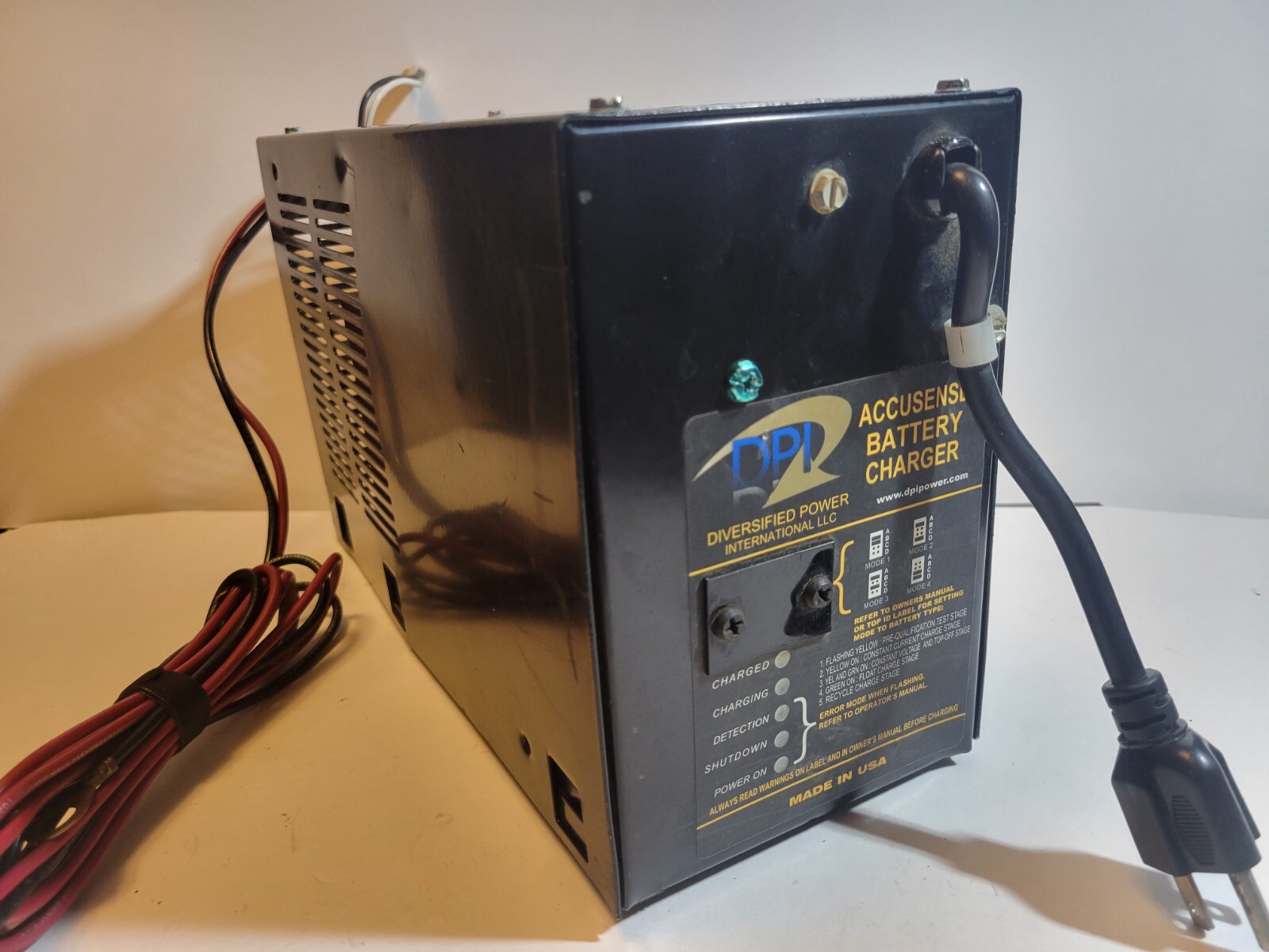 Accusense 24 Volt Industrial Battery Charger Onboard Automatic 24VDC 12