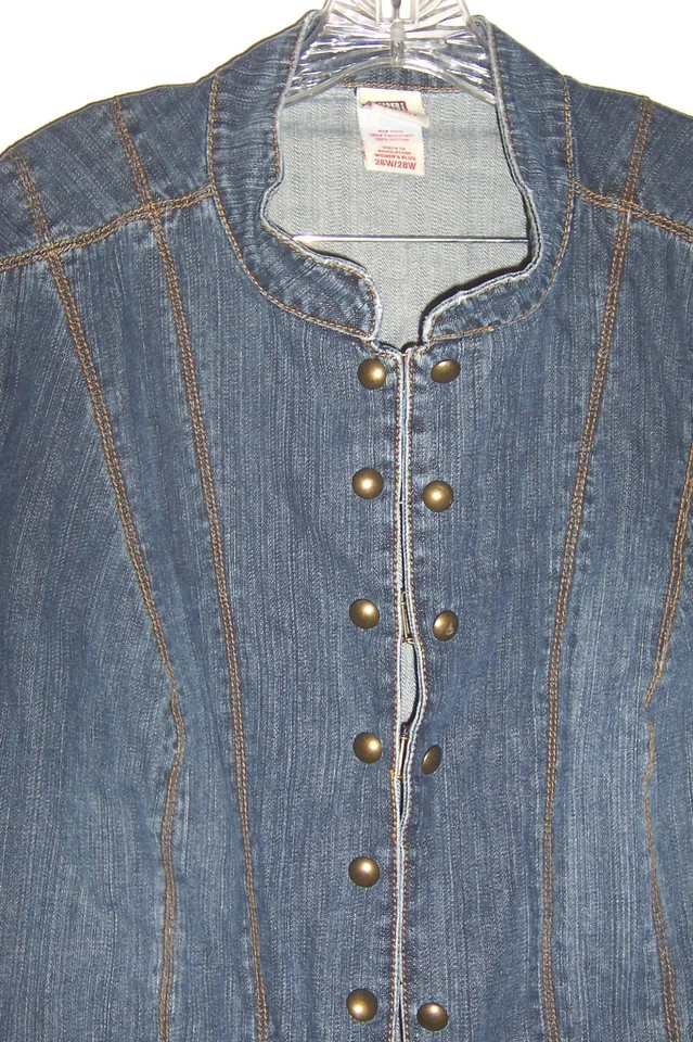 Camisa/chaqueta vaquera de manga larga azul gloria descolorida con detalles de tachuelas talla 26W 28W Foto 2 de 4