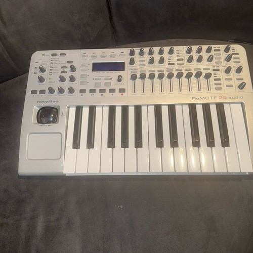 Novation X-Station 25 Synthesizer & MIDI Controller - Picture 1 of 7