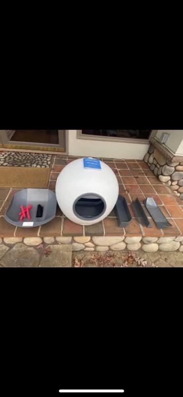 KungFuPet. Self-Cleaning Dome-Shaped Cat Litter Box with Accessories White