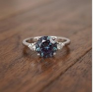 Elegante anillo solitario de alejandrita de 7 quilates - Joyería vintage - Hecho a mano en plata 925