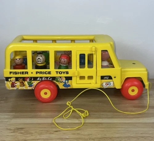Vintage Fisher Price #192 School Bus with 7 Little People Figures 1965