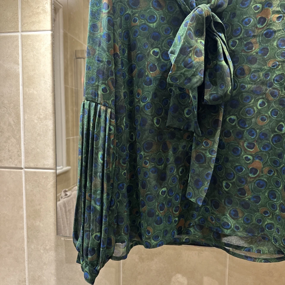 COLECCIÓN MICHAEL KORS Camisa Lazo Azul y Estampado Pluma Pavo Real Talla S Foto 2 de 4