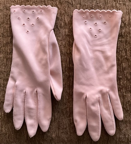 Vintage Pink Eyelet Wrist Scalloped Edge Gloves