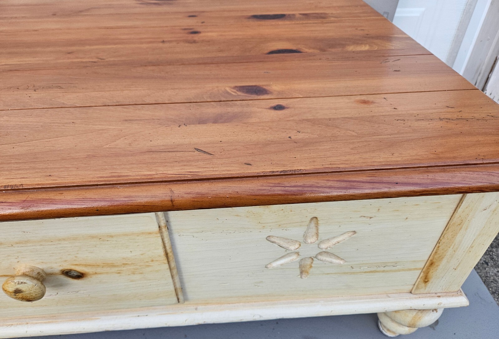 Ethan Allen Knotty Pine Farmhouse Distress Country Coffee Table with storage