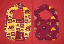 .NEW Handmade BABY CHILD BIB UNIVERSITY OF MINNESOTA GOLDEN GOPHERS college