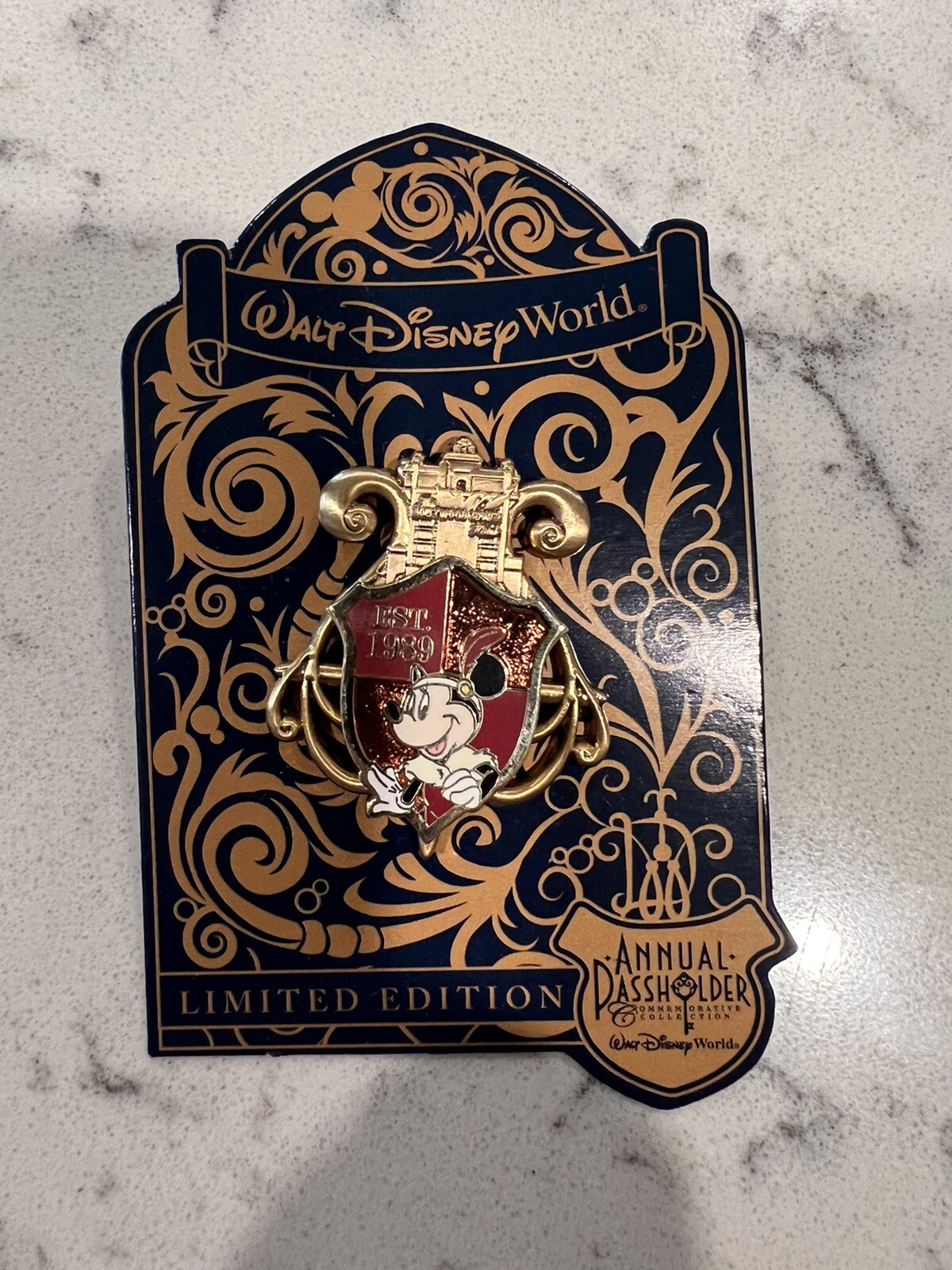 WDW Annual Passholder Minnie on Shield at Hollywood Studios LE Disney Pin 3000