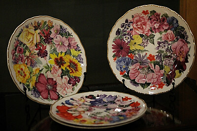 Vintage Royal Albert 4 Schrank Porzellan Teller Ein Blumenstrauß für die Königinmutter