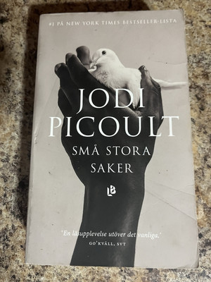 JODI PICOULT SMẢ STORA SAKER Swedish Language Paperback