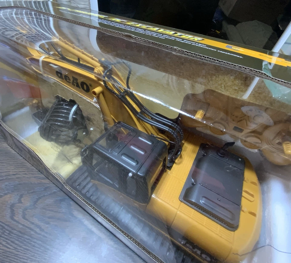 deAO Toys 15 Channel Remote Control Excavator Yellow RC Construction Vehicle - Image 4 of 4