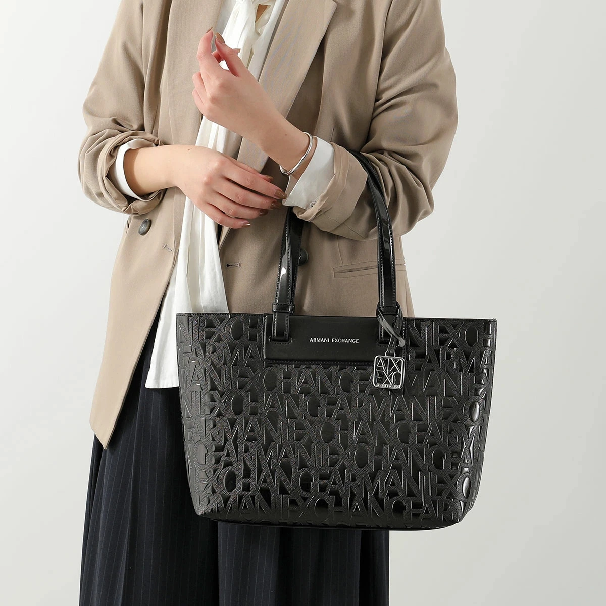 Giorgio Armani — A/X ARMANI EXCHANGE Tote Bag Women's Medium Embossed Logo Bag UC001/BLACK