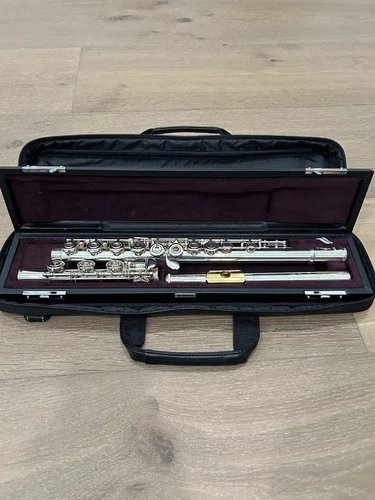 Yamaha YFL462H Intermediate Flute - Silver - Perfect Condition - Used Once