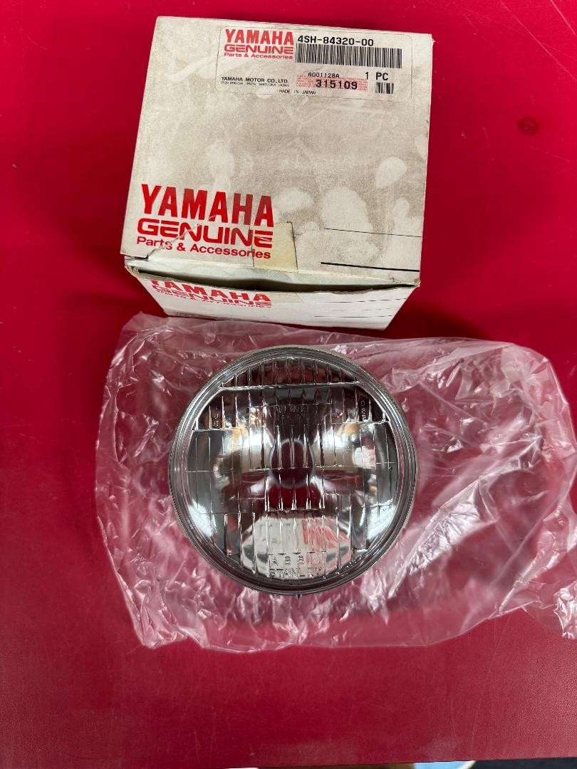 NOS YAMAHA GENUINE HEADLIGHT UNIT ASSEMBLY 4SH-84320-00-00