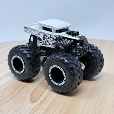 Hot Wheels Monster Trucks Bone Shaker Diecast Monster Truck 1:64