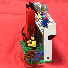 LEGO Castle: Blacksmith Shop (6040) 85%  Complete No Manual No Box - Pre-Owned