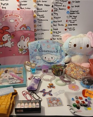 AMAZING FUN SCOOPS MYSTERY GUARANTEED 15 ITEMS PER SCOOP, PLUS ONE MYSTERY BALL