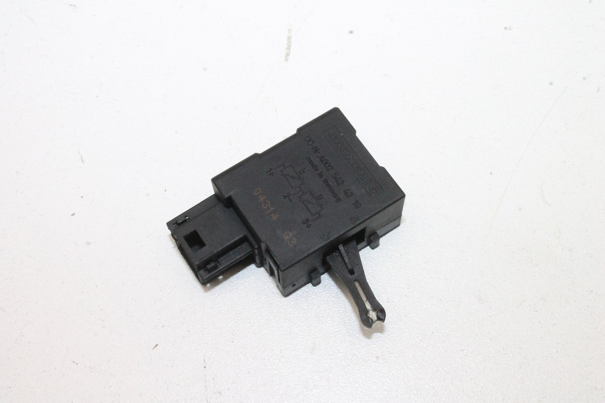 MERCEDES-BENZ SLK R171 200 Relay A0025424219 1.8 Petrol 120kw 2004  