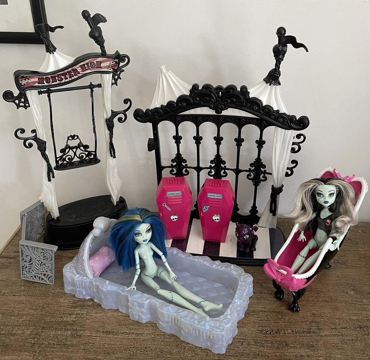 Monster high best sale furniture for dolls