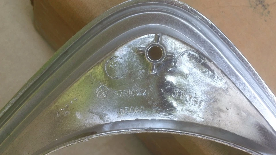  Nuevo de Lote Antiguo MoPar 1975 1976 1977 Plymouth Gran Fury lado derecho FARO BISEL 3781022 Foto 4 de 4