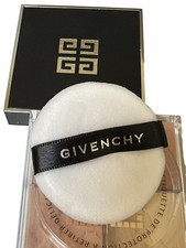 Givenchy Prisme Libre Loose Powder 4-in-1 Taffeta Beige – Matte Radiance Finish