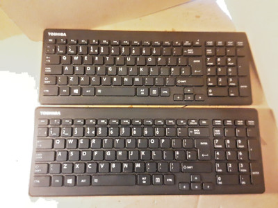 2 x Toshiba 2,4Ghz Wireless Tastatur MODELL:kg-1177, OHNE RECIEVER