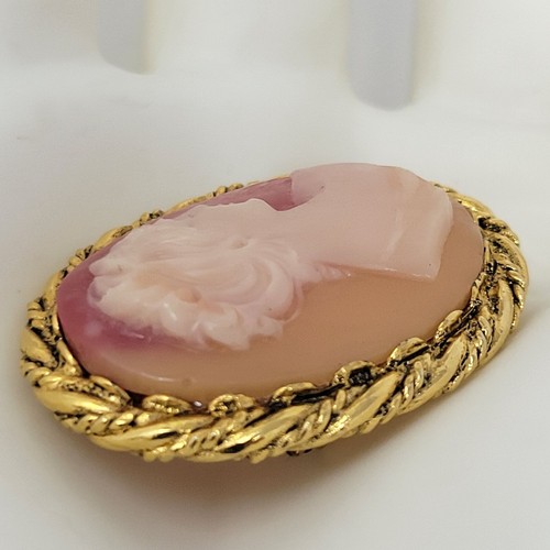 Broche camafeo vintage tono dorado rosa y blanco ovalado retrato prendedor - Imagen 10 de 10