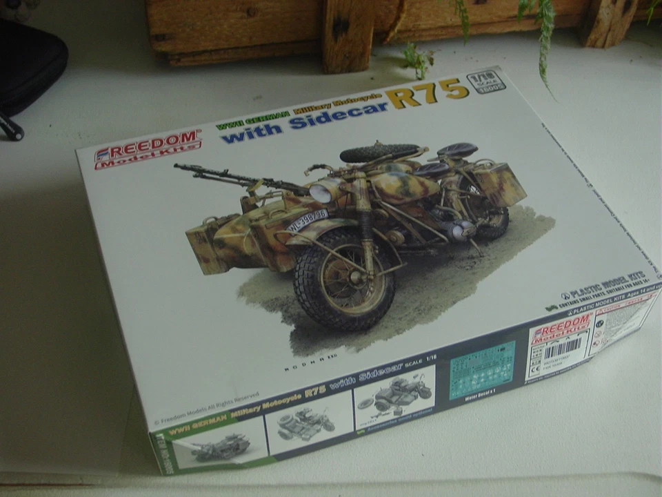 1:16 Freedom 16005 WWII German Military Motocycle with Sidecar R75 OVP - Bild 2 von 4