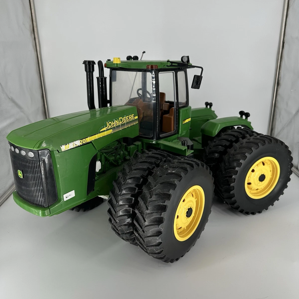 John Deere Tractor Plastic 1:16 Scale Diecast & Toy Vehicles for