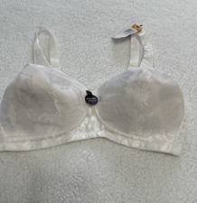 NWT Size 44DD Playtex Secrets 4434 Wireless Bra
