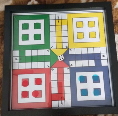 Ludo-Spiel für einen entspannenden Moment.
