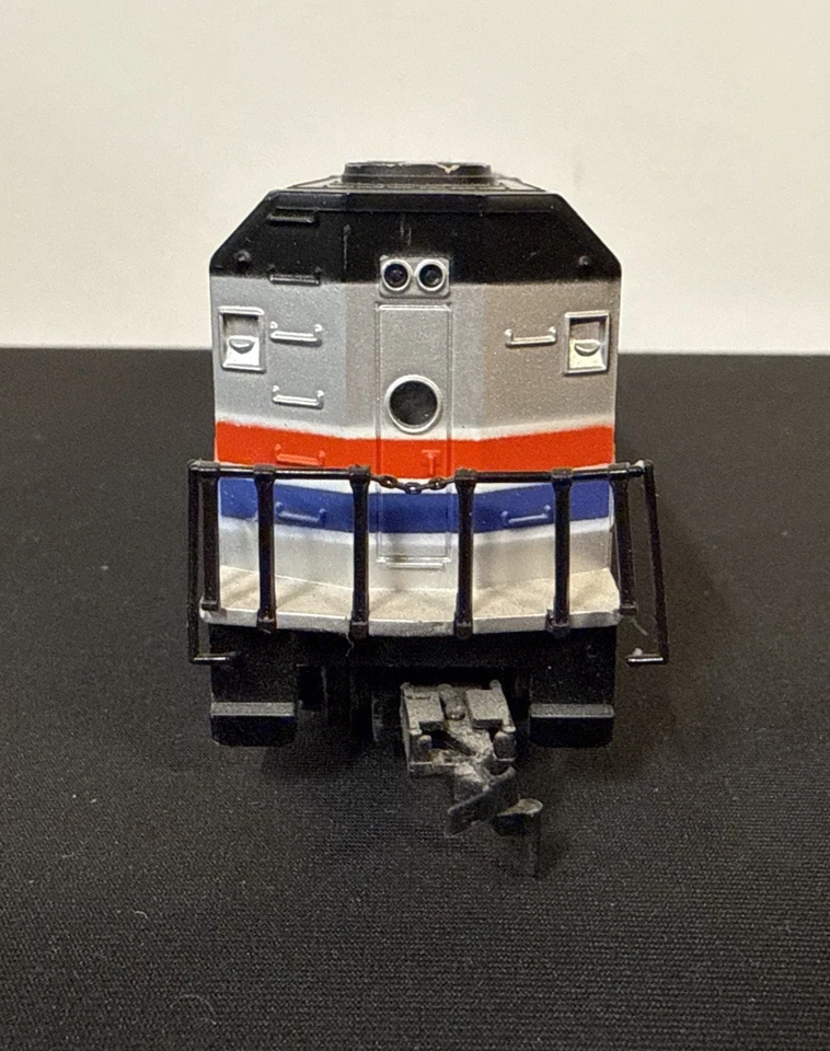Life-Like HO Scale Powered Diesel Locomotive Amtrak F40PH - Image 4 of 4