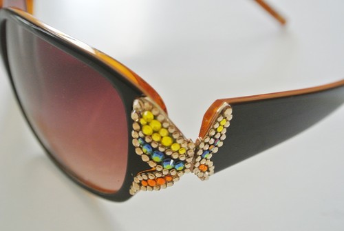 J.C. Jimmy Crystal Brown Sunglasses in a Corinne McCormack Case - Picture 7 of 9