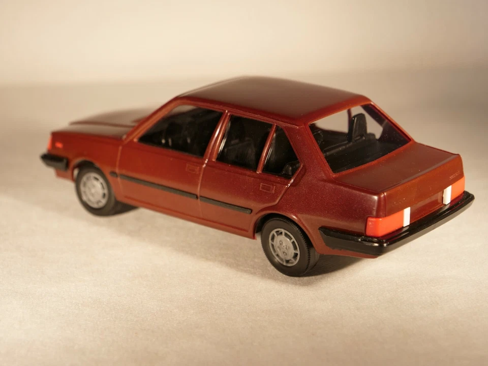 Stahlberg Finlandia Volvo 360 Gle In Plastica 1/20 Raro 21 Cm - Immagine 4 di 4