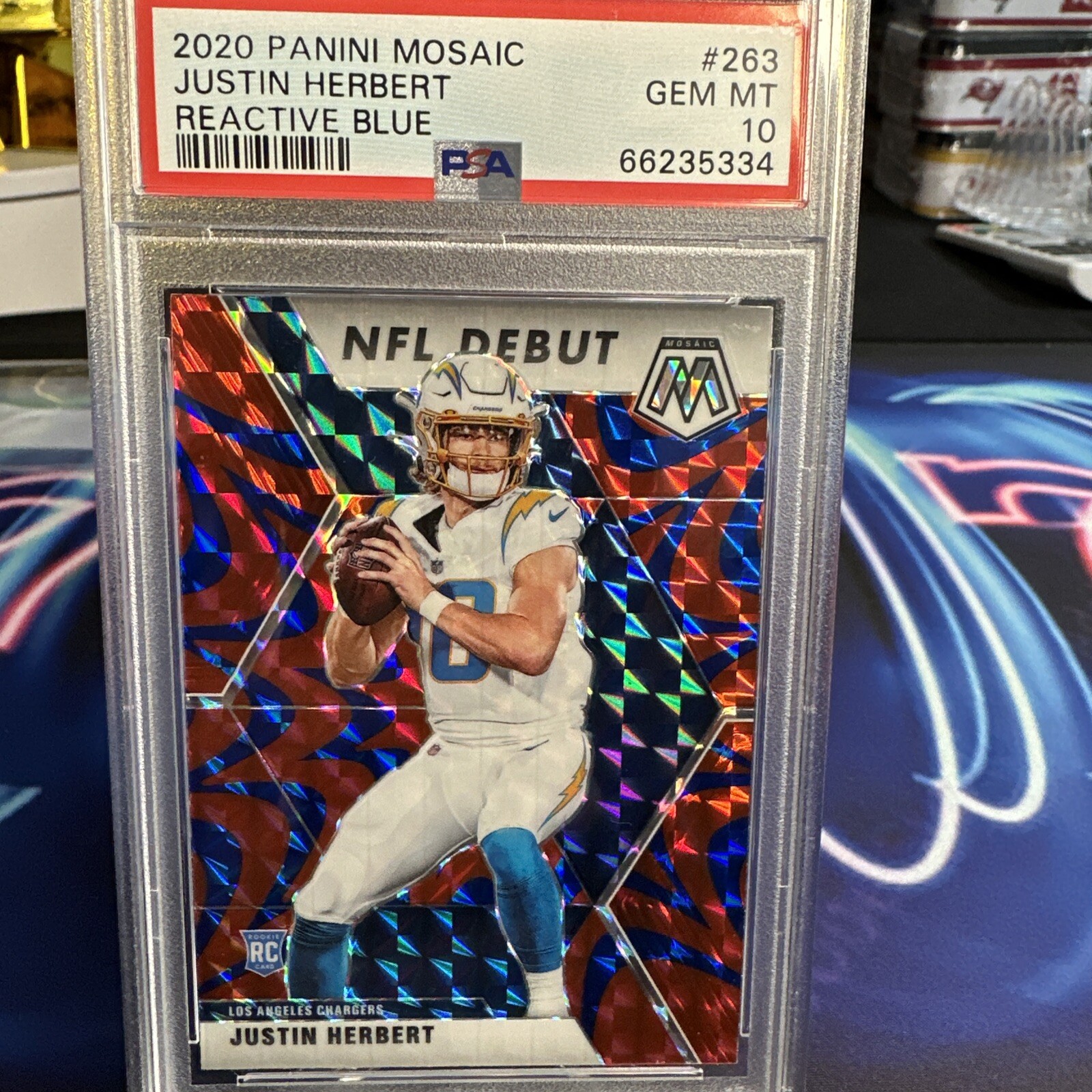 2020 Panini Mosaic Justin Herbert Reactive Blue NFL Debut RC #263 PSA 10