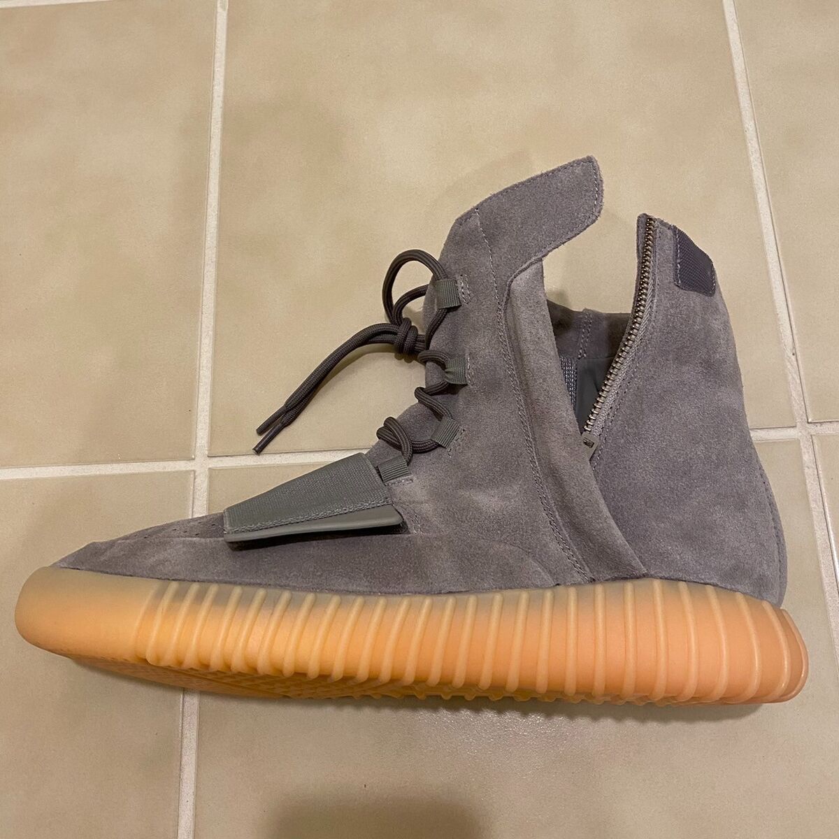 Adidas Yeezy Boost 750 Grey Gum Glow In The Dark (BB1840 Adidas Yeezy Boost 750 Grey Gum Glow In The Dark (BB1840