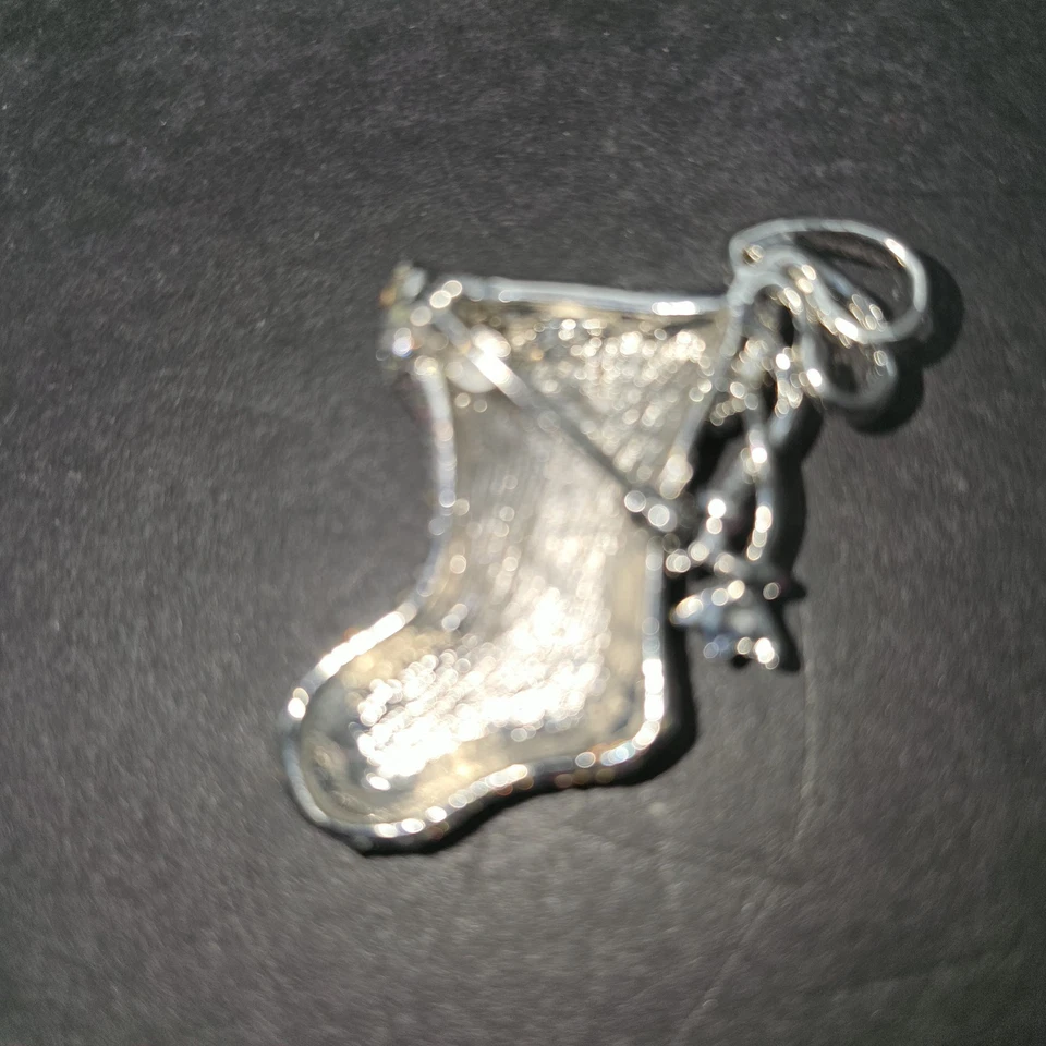 Medias de Navidad Vintage Feliz y Brillante Pin Multicolor Esmalte y Cristales Rojos Foto 3 de 3