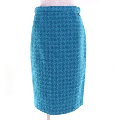 Chanel Tweed Flower Button Wool Skirt 36 SA Excellent Condition