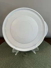 The Pampered Chef white, mixing bowl lid replacement 8 1/2" LID ONLY is Pristine