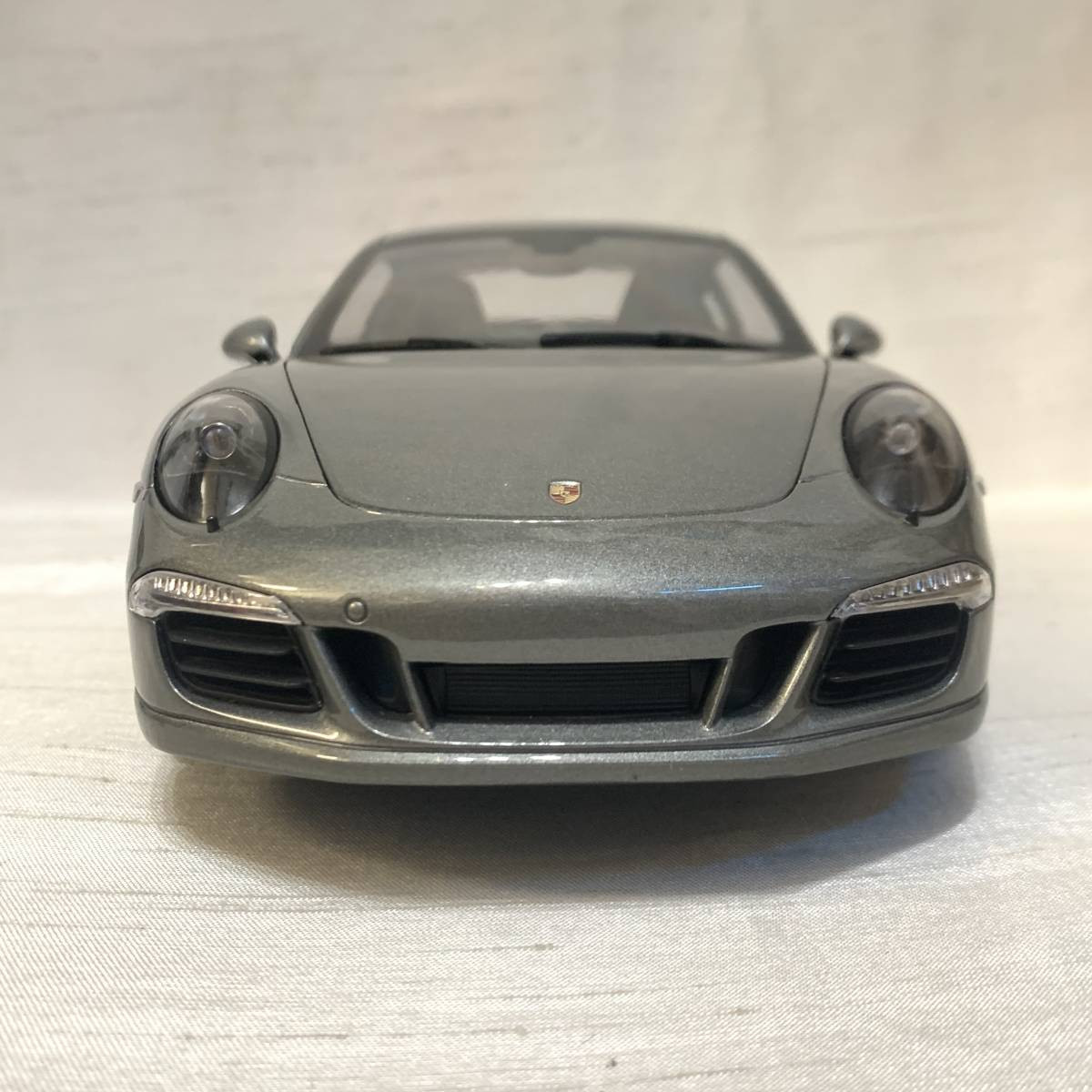 Schuco 1/18 Porsche 911 Carrera Gts Coupe Agate Grey Schuco 1/18 Porsche 911 Carrera Gts Coupe Agate Grey