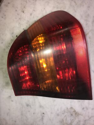 2001-2006 BMW 325i RH passenger rear taillight assembly dirty B2