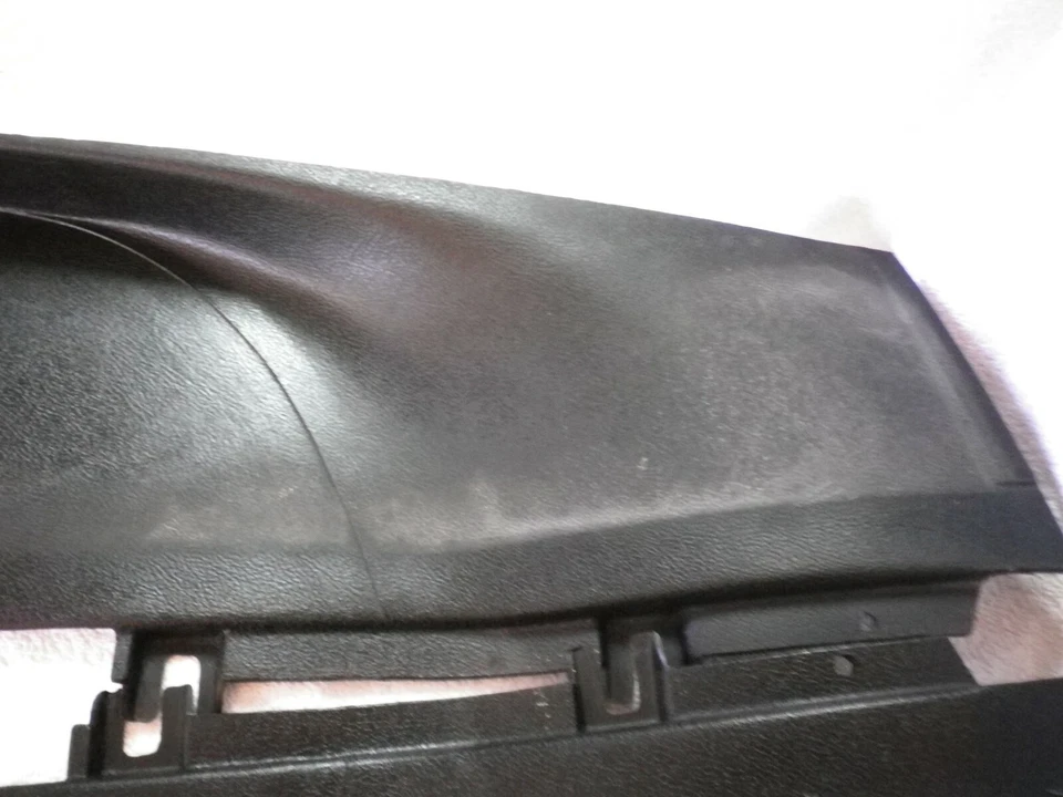 Oldsmobile Toronado 1967 equipamiento trasero extremos de bandeja paneles laterales de plástico Foto 3 de 4