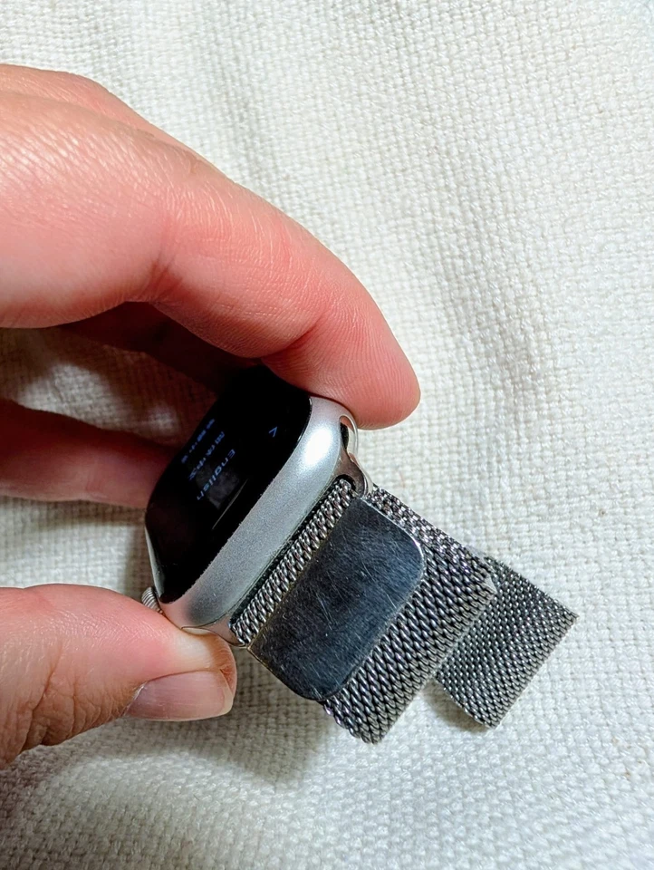 Apple watch serie 9 41mm avec bracelet métallique argenté et boitier argenté - Photo 2/4