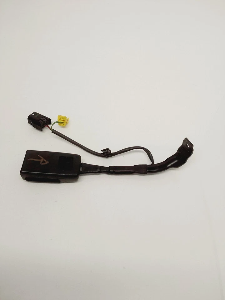 2007 Volkswagen Passat Front Right Seat Belt Buckle OEM - Image 4 of 4