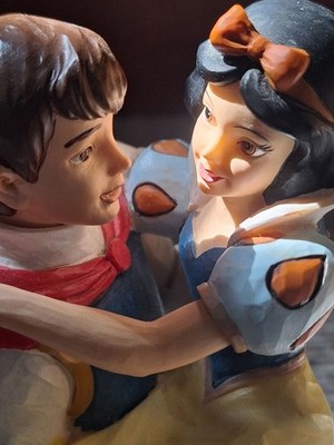 Disney Snow White & Prince Figurine - Happily Ever After