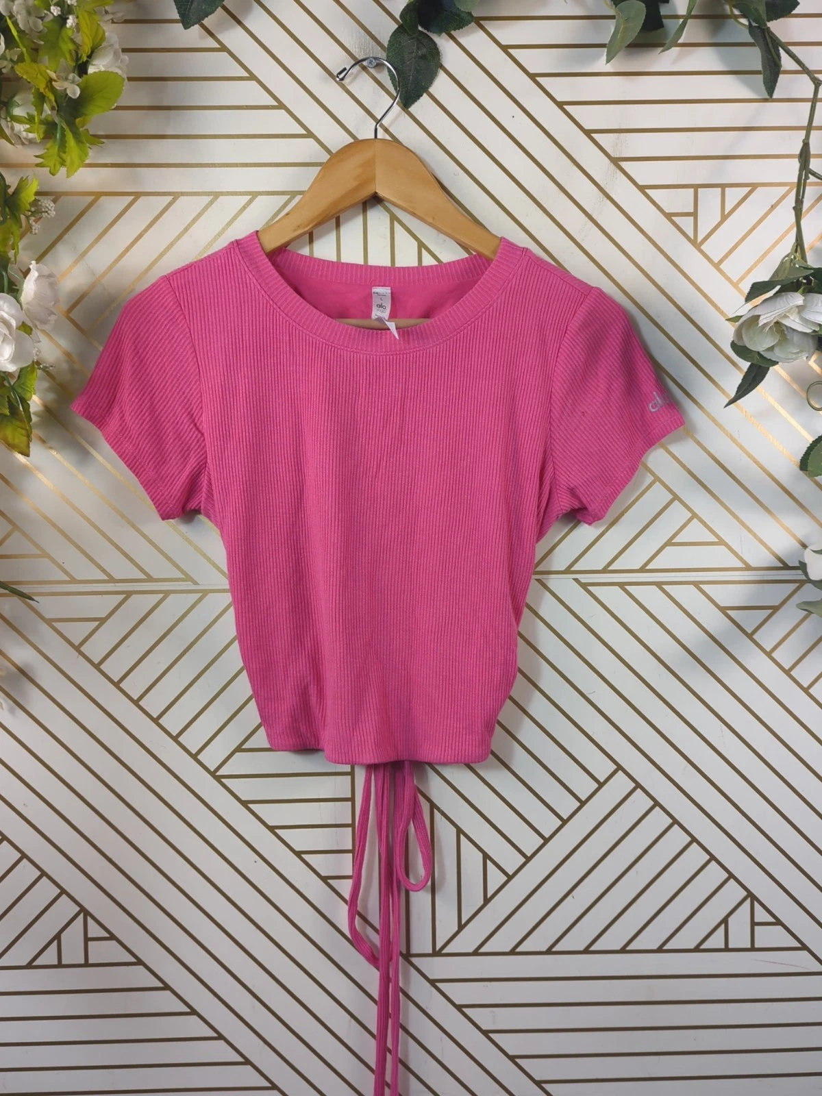 alo-yoga ribbed short sleeve wrap around shirt
