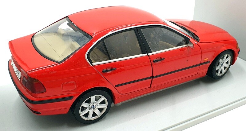 BMW特注 UT 1/18 BMW 3シリーズ 318i E46 1/18 UT BMW E46 3 Series 328i (Black) Diecast Car Model