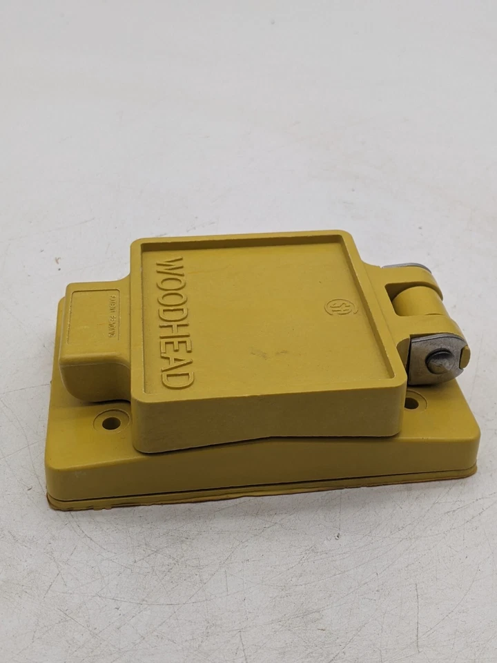 Woodhead 6788 Watertight Receptacle Cover Safeway Over-Floor Duct Safety Yellow - Image 3 of 4