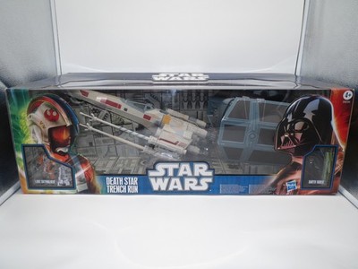 Hasbro 33235 Star Wars ''Death Star Trench Run mit Darth Vader & Luke'' Neu ''2011''